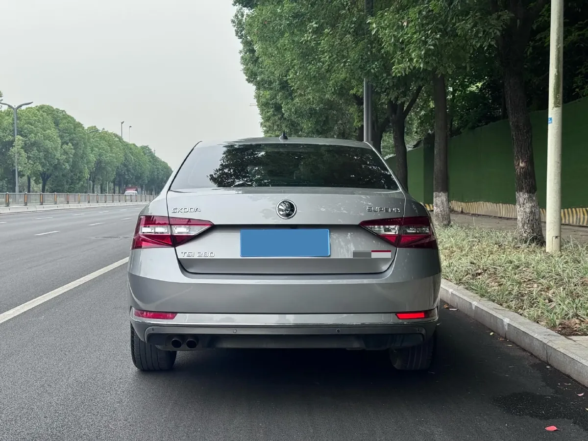 2018 Skoda Superb 1.8T 180HP L4 7DCT,autocango,china used car exporter,china ev exporter,chinese used car exporter,chinese used ev exporter