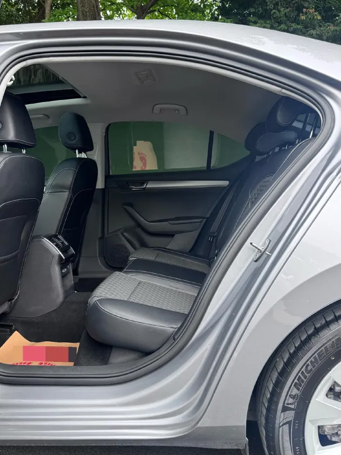 2018 Skoda Superb 1.8T 180HP L4 7DCT,autocango,china used car exporter,china ev exporter,chinese used car exporter,chinese used ev exporter