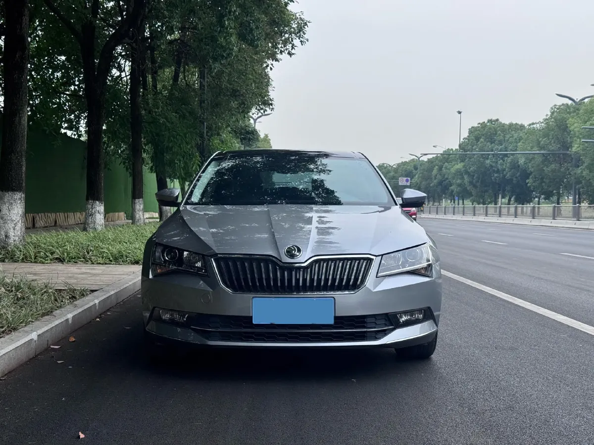 2018 Skoda Superb 1.8T 180HP L4 7DCT,autocango,china used car exporter,china ev exporter,chinese used car exporter,chinese used ev exporter