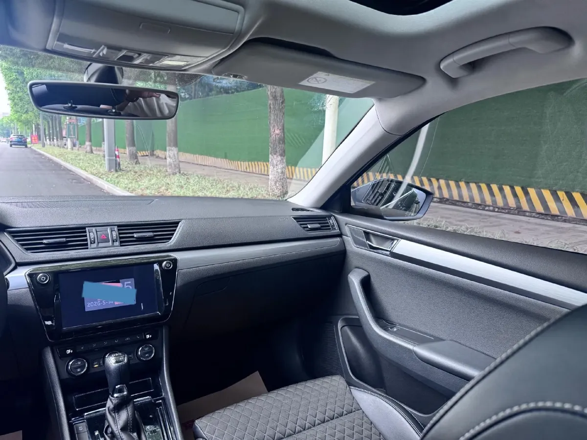2018 Skoda Superb 1.8T 180HP L4 7DCT,autocango,china used car exporter,china ev exporter,chinese used car exporter,chinese used ev exporter