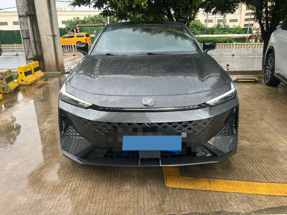 2024 ChangAn UNI-V 1.5T 188HP L4 7DCT,autocango,china used car exporter,china ev exporter,chinese used car exporter,chinese used ev exporter