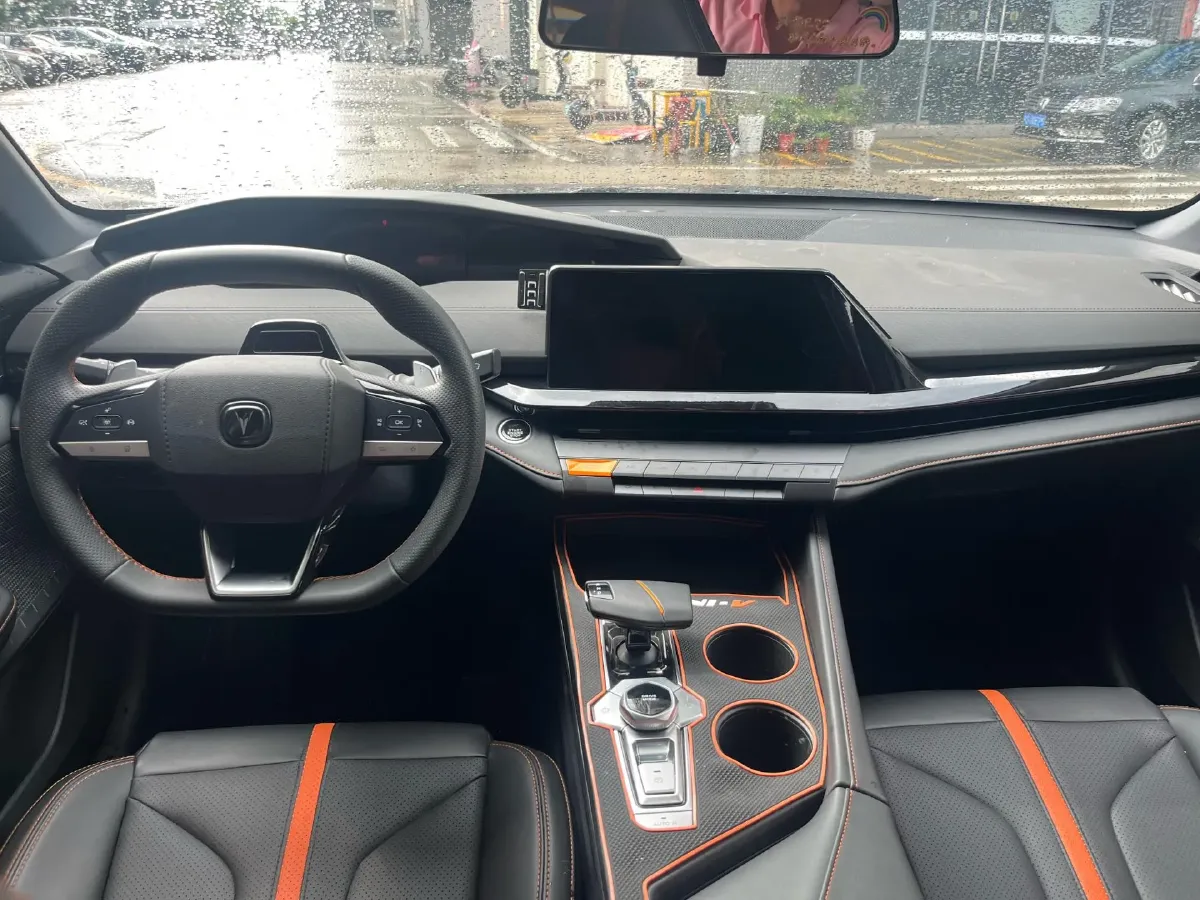 2024 ChangAn UNI-V 1.5T 188HP L4 7DCT,autocango,china used car exporter,china ev exporter,chinese used car exporter,chinese used ev exporter