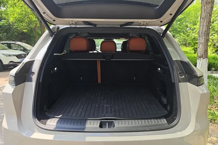 2025 Li L6 Range Extended 154HP L4 REEV,autocango,china used car exporter,china ev exporter,chinese used car exporter,chinese used ev exporter