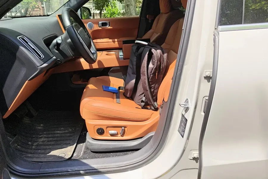 2025 Li L6 Range Extended 154HP L4 REEV,autocango,china used car exporter,china ev exporter,chinese used car exporter,chinese used ev exporter