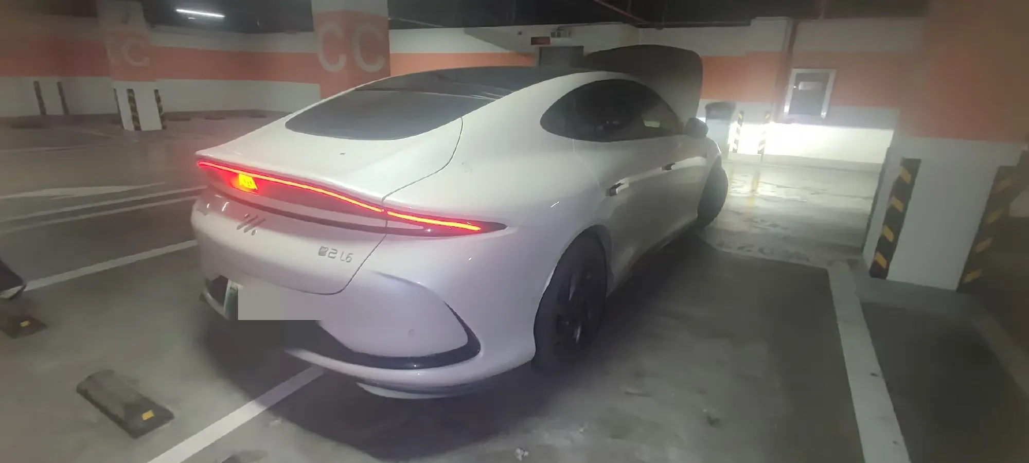 2024 IM L6 BEV 75KWH,autocango,china used car exporter,china ev exporter,chinese used car exporter,chinese used ev exporter