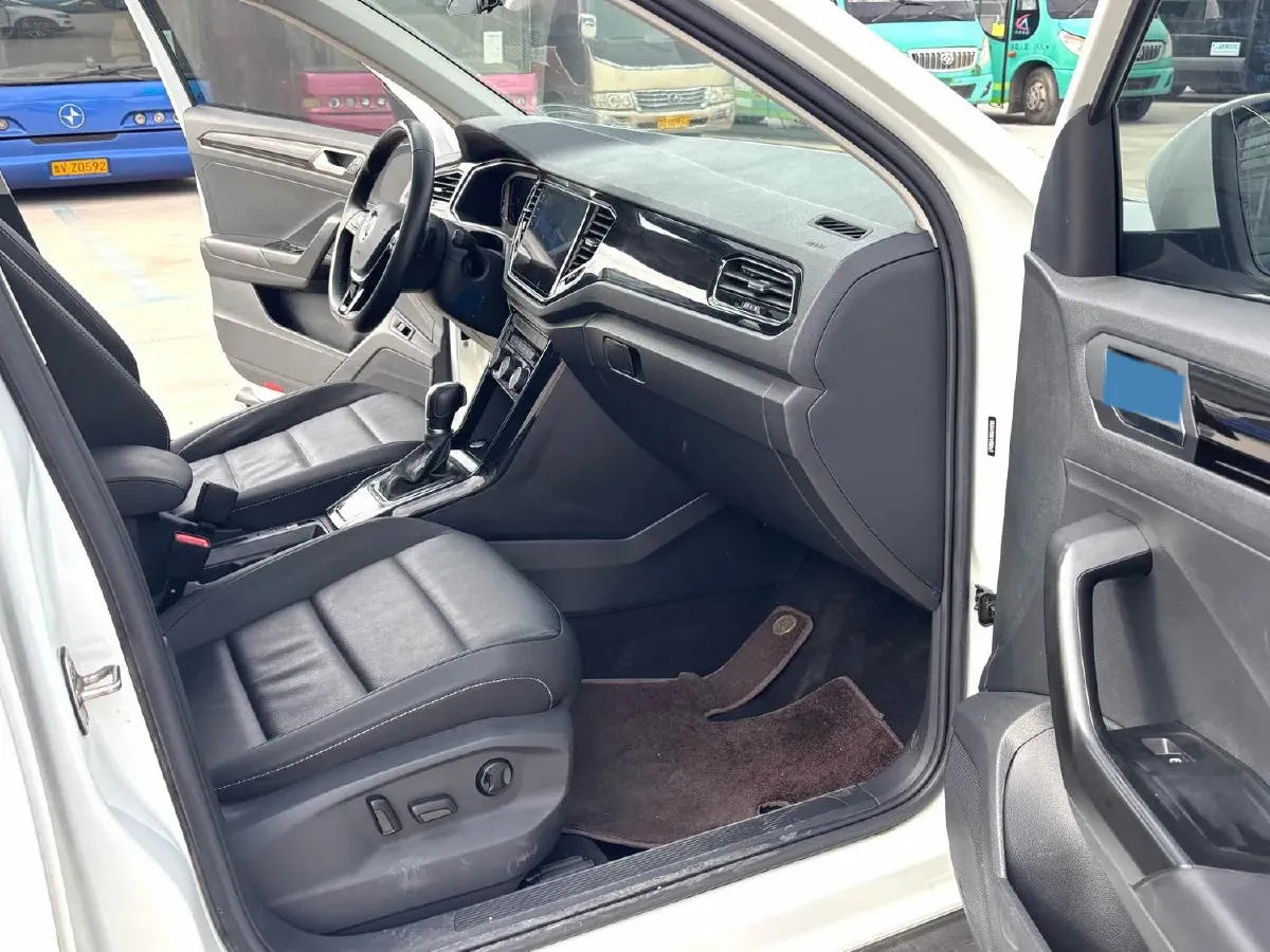 2022 Volkswagen T-Roc 1.4T 150HP L4 7DCT,autocango,china used car exporter,china ev exporter,chinese used car exporter,chinese used ev exporter
