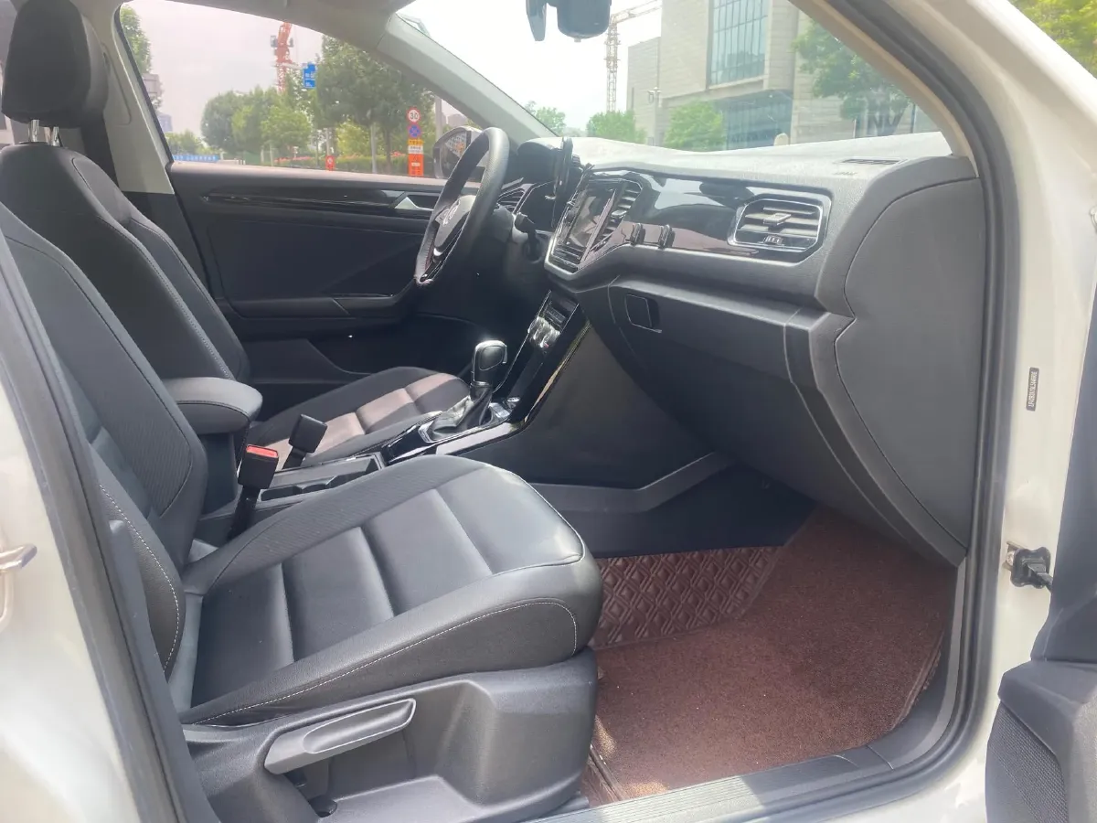 2020 Volkswagen T-Roc 1.4T 150HP L4 7DCT,autocango,china used car exporter,china ev exporter,chinese used car exporter,chinese used ev exporter
