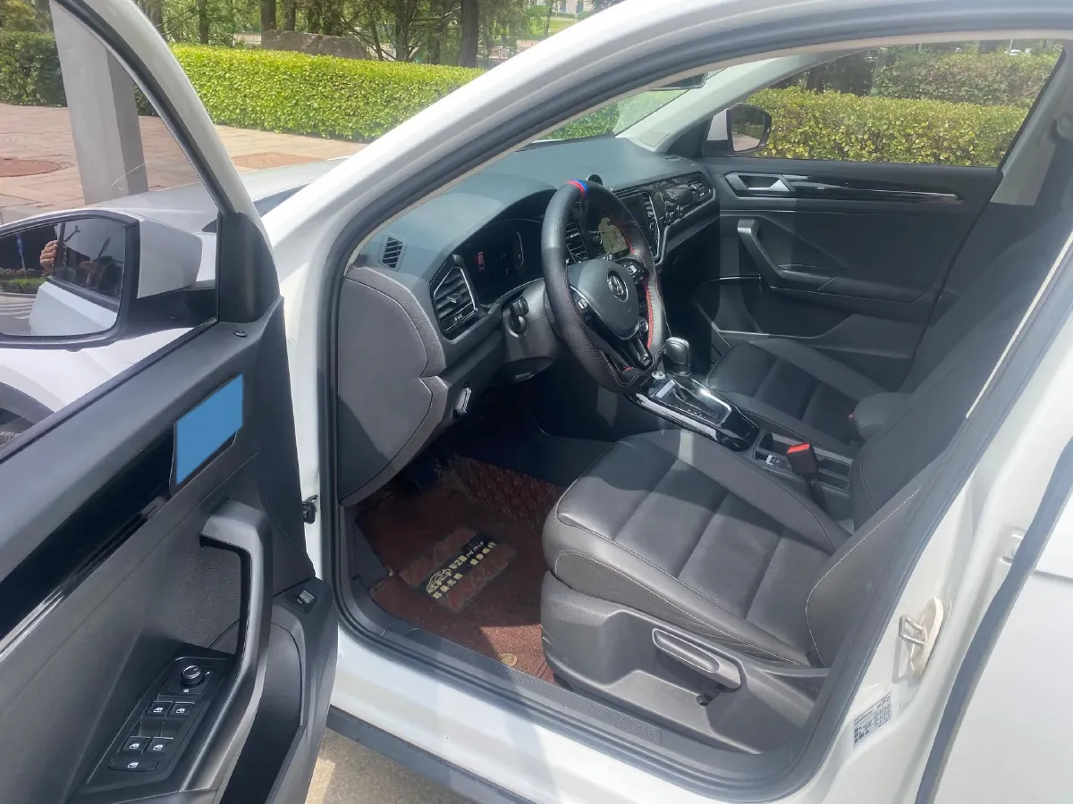 2020 Volkswagen T-Roc 1.4T 150HP L4 7DCT,autocango,china used car exporter,china ev exporter,chinese used car exporter,chinese used ev exporter