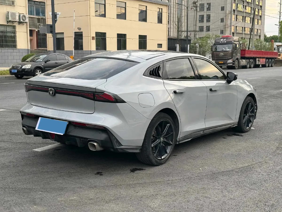 2023 ChangAn UNI-V iDD 1.5T 170HP L4 6TCT PHEV 18.4KWH,autocango,china used car exporter,china ev exporter,chinese used car exporter,chinese used ev exporter