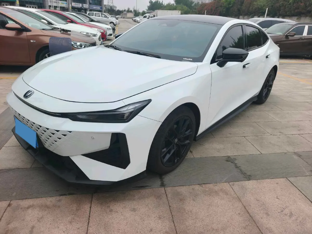 2022 ChangAn Raeton CC 1.5T 188HP L4 7DCT,autocango,china used car exporter,china ev exporter,chinese used car exporter,chinese used ev exporter