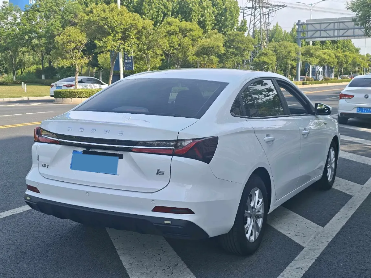 2023 Roewe i5 1.5L 129HP L4 5MT,autocango,china used car exporter,china ev exporter,chinese used car exporter,chinese used ev exporter