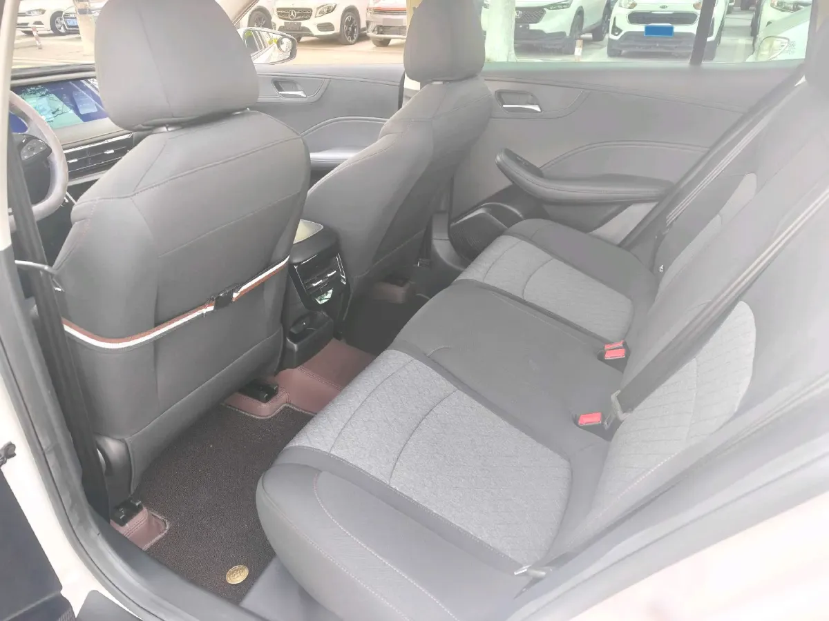 2023 Roewe i5 1.5L 129HP L4 5MT,autocango,china used car exporter,china ev exporter,chinese used car exporter,chinese used ev exporter