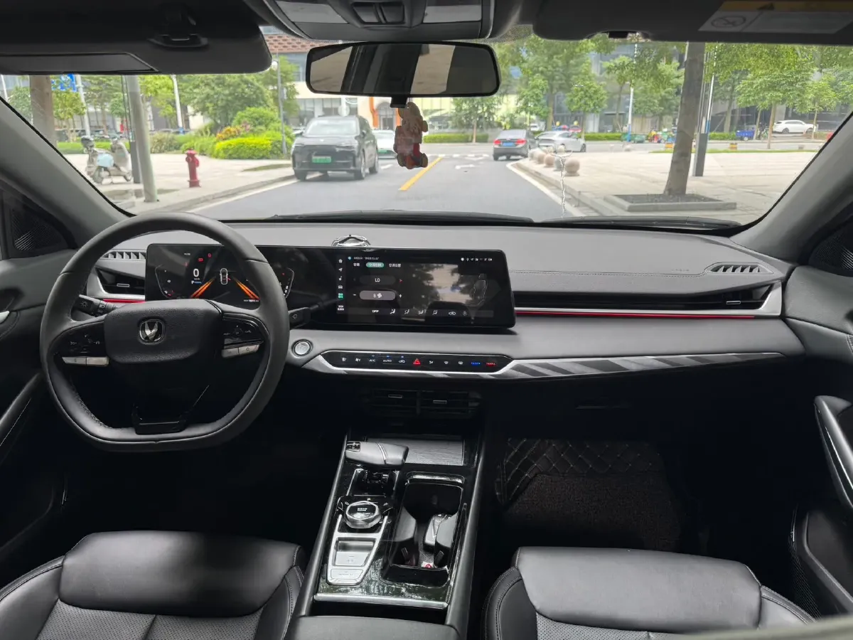 2023 ChangAn Raeton Plus 1.5T 188HP L4 7DCT,autocango,china used car exporter,china ev exporter,chinese used car exporter,chinese used ev exporter