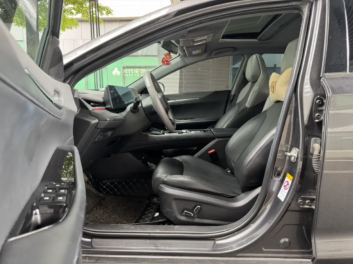 2023 ChangAn Raeton Plus 1.5T 188HP L4 7DCT,autocango,china used car exporter,china ev exporter,chinese used car exporter,chinese used ev exporter