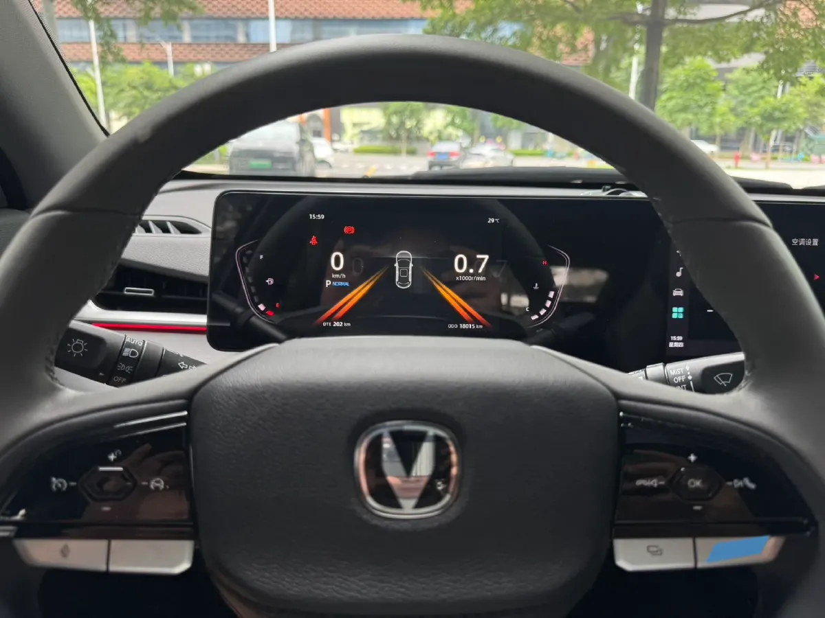 2023 ChangAn Raeton Plus 1.5T 188HP L4 7DCT,autocango,china used car exporter,china ev exporter,chinese used car exporter,chinese used ev exporter