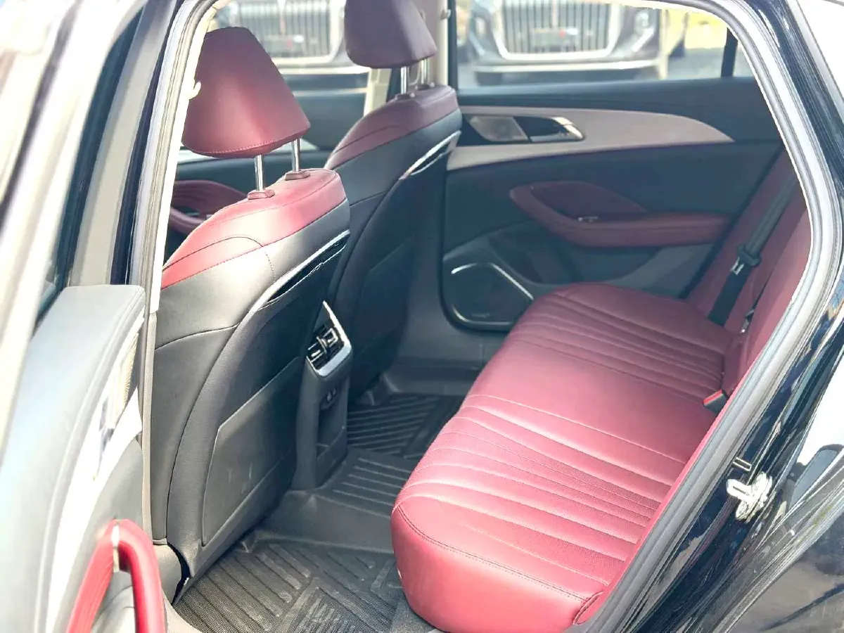 2025 HongQi H5 1.5T 169HP L4 1DHT Hybrid,autocango,china used car exporter,china ev exporter,chinese used car exporter,chinese used ev exporter