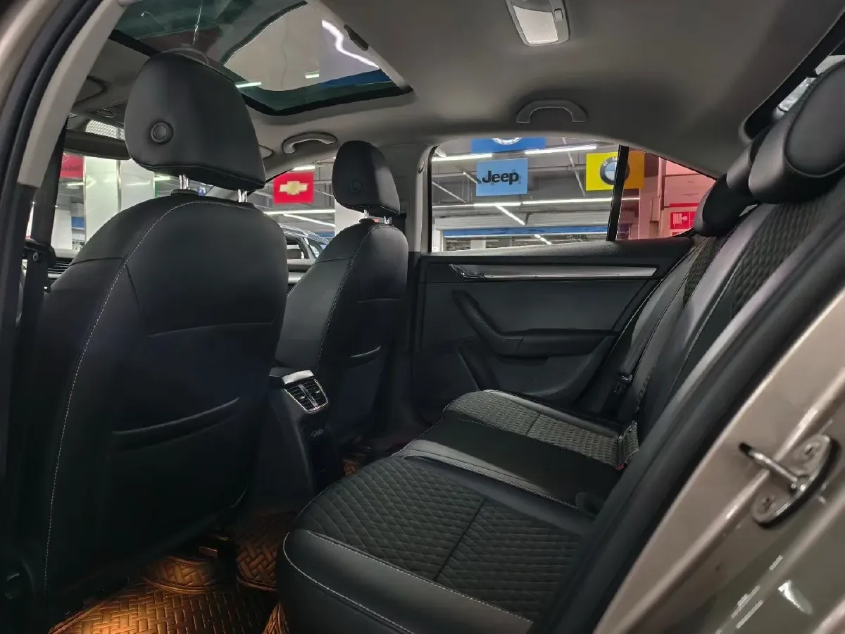 2019 Skoda Octavia 1.2T 116HP L4 7DCT,autocango,china used car exporter,china ev exporter,chinese used car exporter,chinese used ev exporter