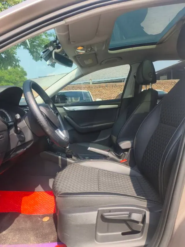 2019 Skoda Octavia 1.2T 116HP L4 7DCT,autocango,china used car exporter,china ev exporter,chinese used car exporter,chinese used ev exporter