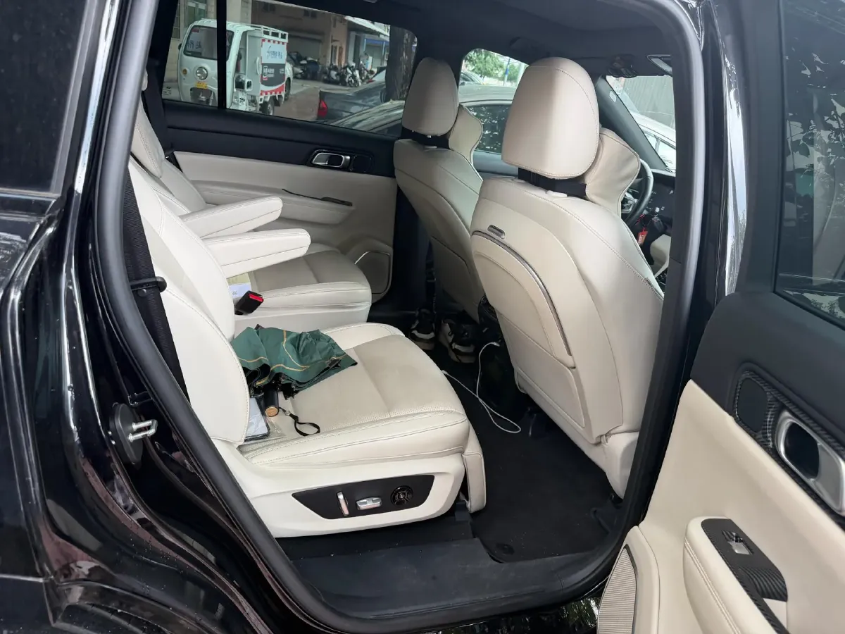 2021 Li ONE Range Extended 131HP REEV 40.5KWH,autocango,china used car exporter,china ev exporter,chinese used car exporter,chinese used ev exporter