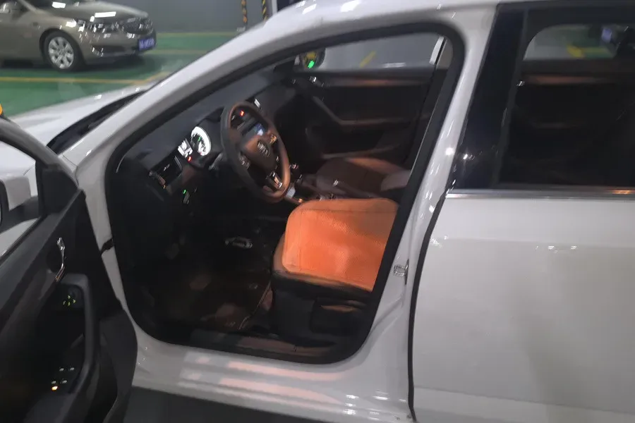 2022 Skoda Octavia 1.5L 113HP L4 6AT,autocango,china used car exporter,china ev exporter,chinese used car exporter,chinese used ev exporter