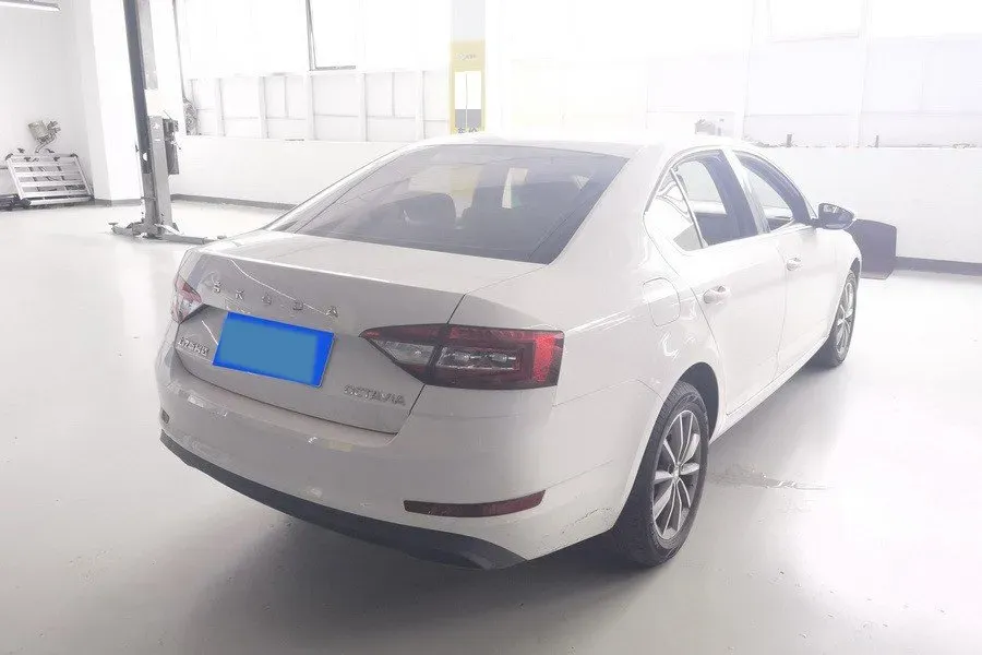 2022 Skoda Octavia 1.5L 113HP L4 6AT,autocango,china used car exporter,china ev exporter,chinese used car exporter,chinese used ev exporter