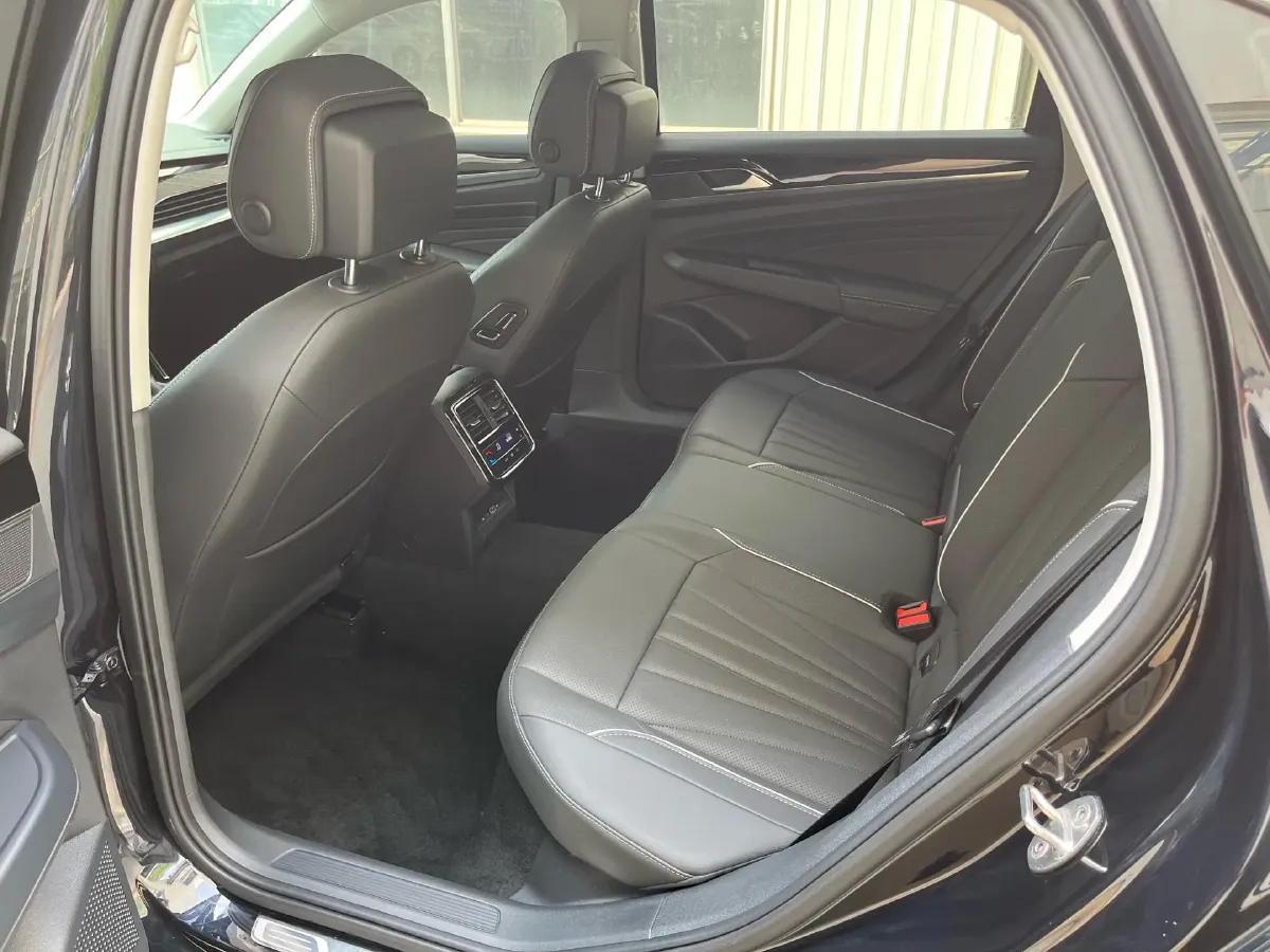 2024 Volkswagen Passat 2.0T 220HP L4 7DCT,autocango,china used car exporter,china ev exporter,chinese used car exporter,chinese used ev exporter