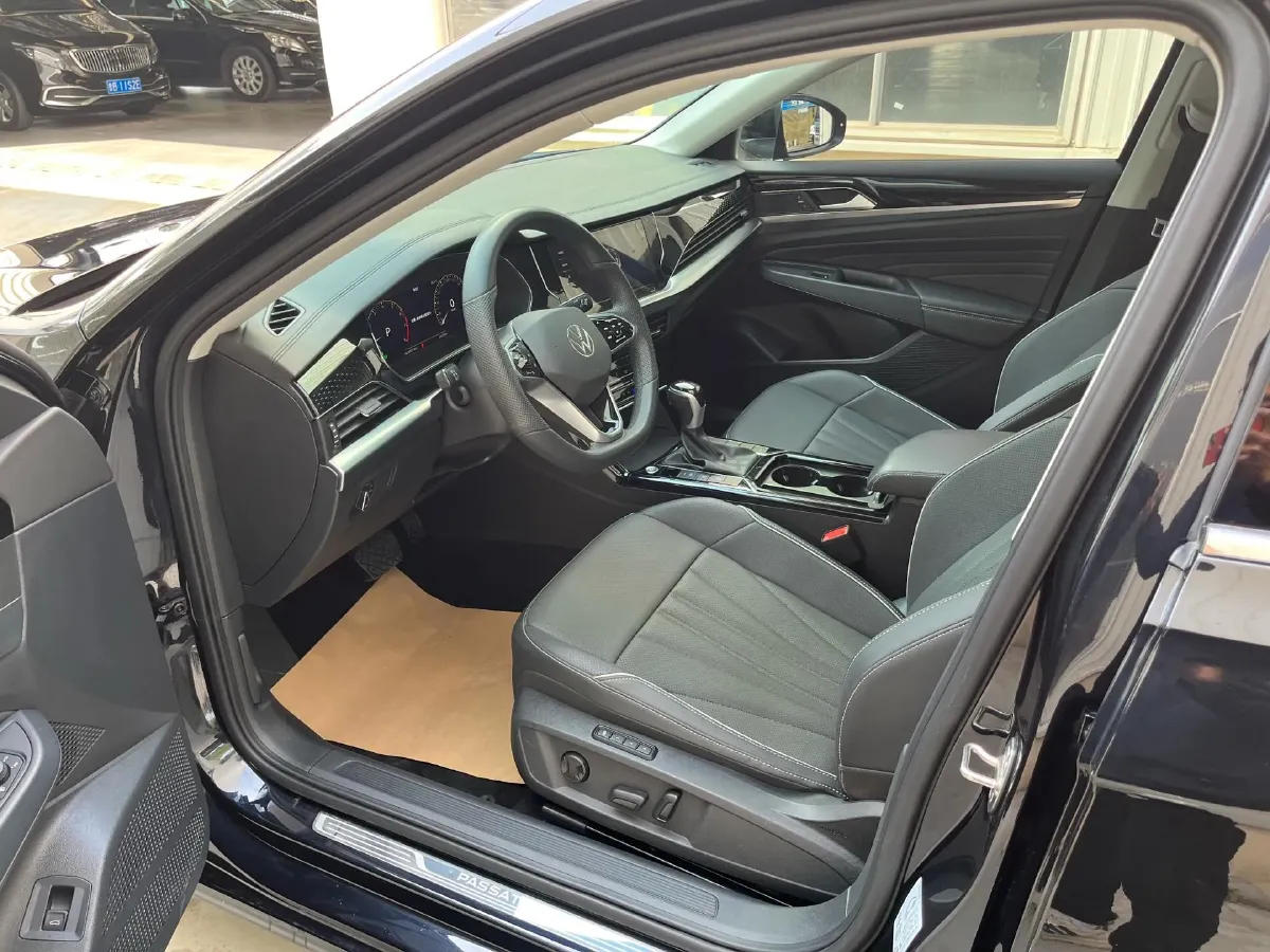 2024 Volkswagen Passat 2.0T 220HP L4 7DCT,autocango,china used car exporter,china ev exporter,chinese used car exporter,chinese used ev exporter