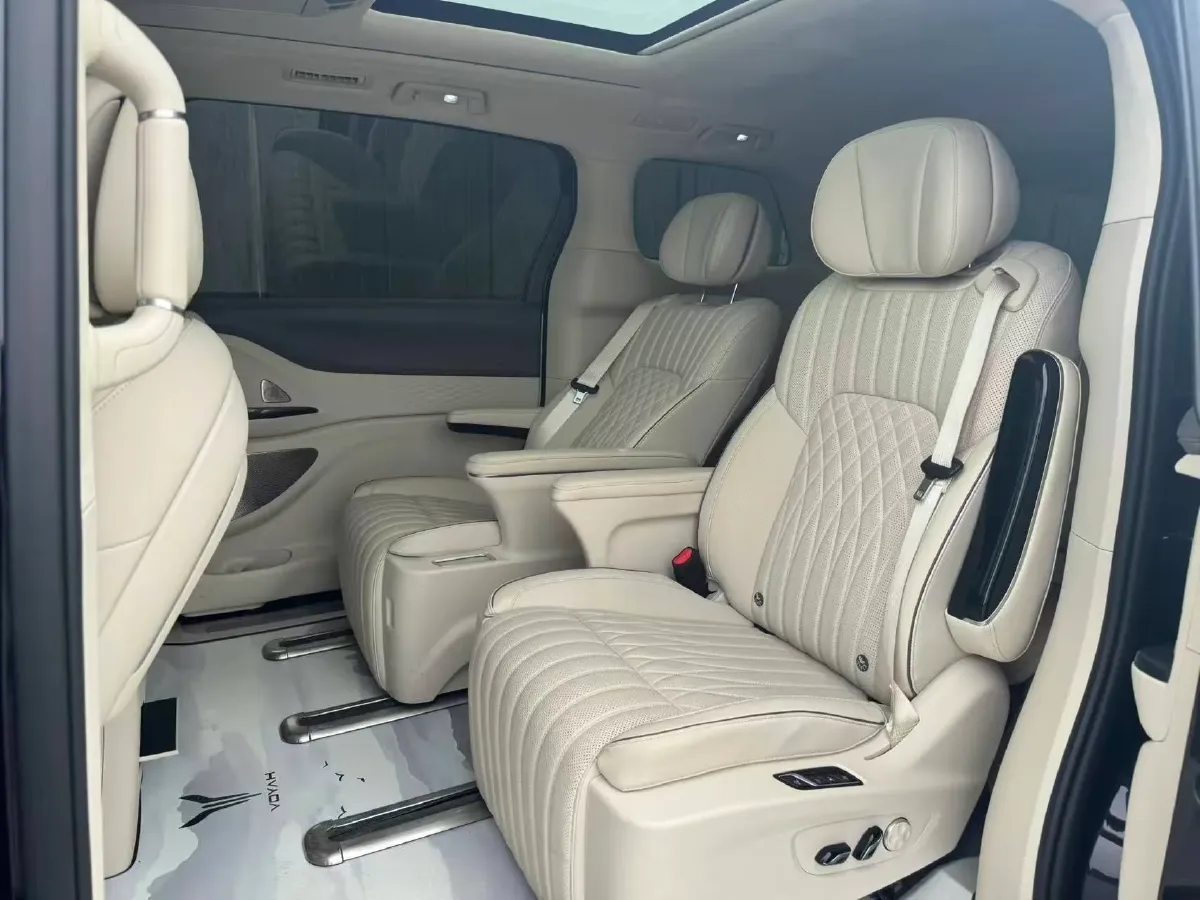 2024 Voyah Dream 1.5T 150HP L4 PHEV 43KWH,autocango,china used car exporter,china ev exporter,chinese used car exporter,chinese used ev exporter