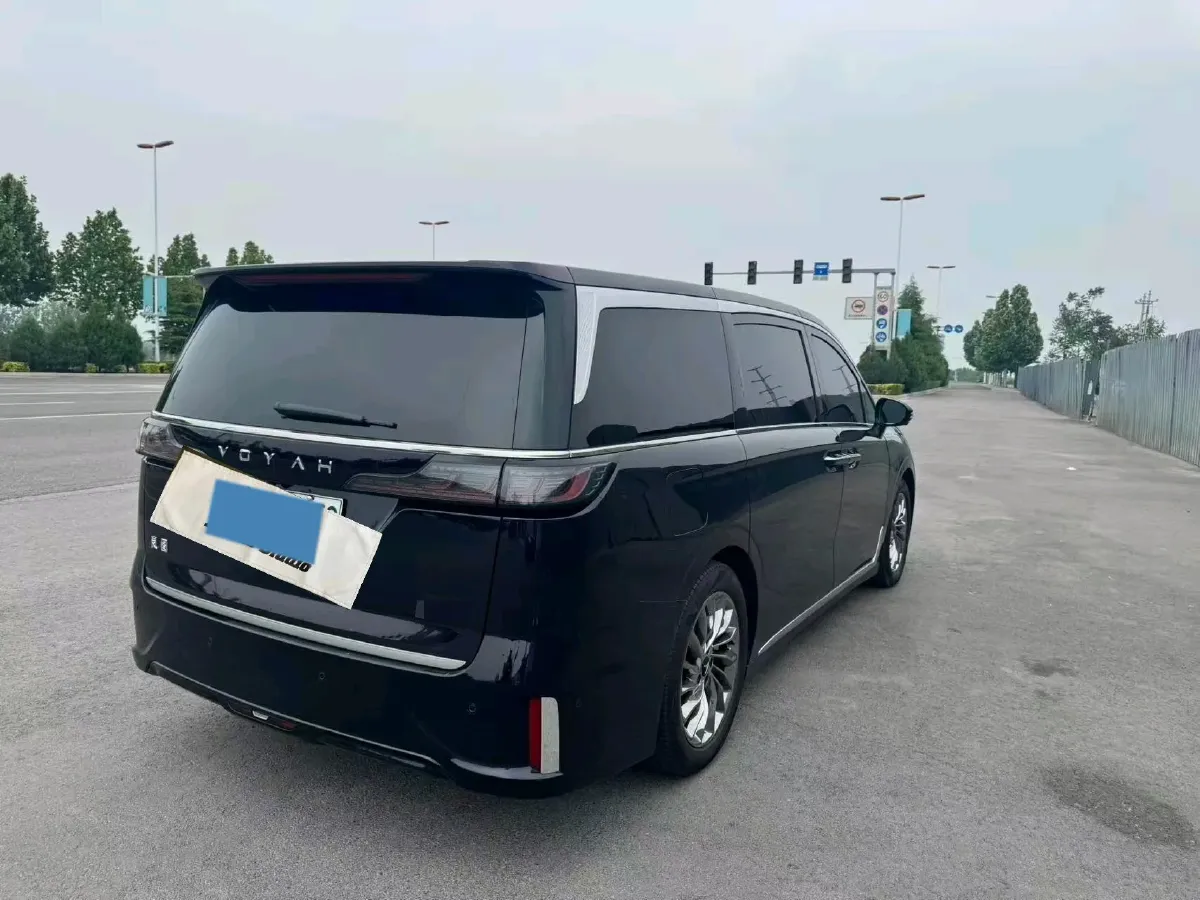 2024 Voyah Dream 1.5T 150HP L4 PHEV 43KWH,autocango,china used car exporter,china ev exporter,chinese used car exporter,chinese used ev exporter