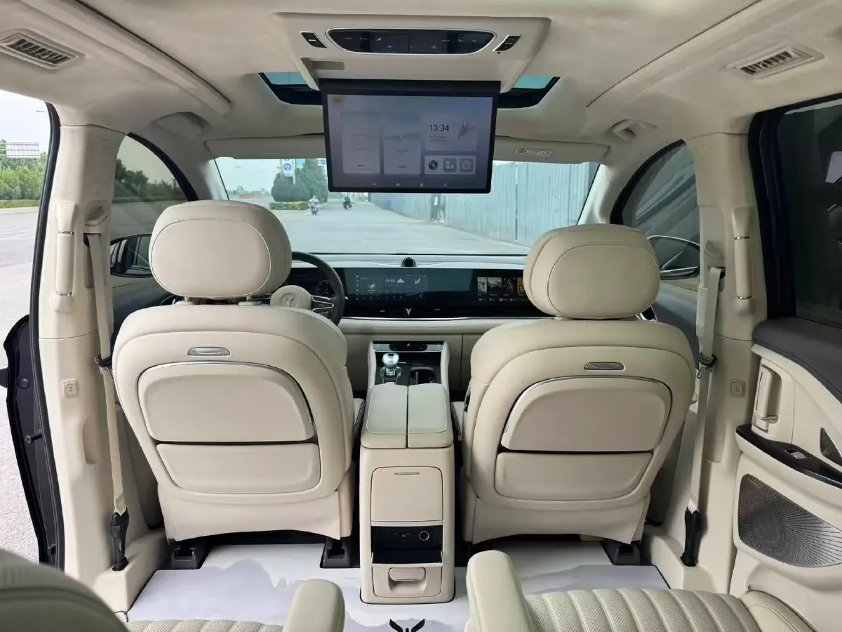 2024 Voyah Dream 1.5T 150HP L4 PHEV 43KWH,autocango,china used car exporter,china ev exporter,chinese used car exporter,chinese used ev exporter