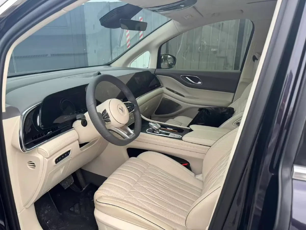 2024 Voyah Dream 1.5T 150HP L4 PHEV 43KWH,autocango,china used car exporter,china ev exporter,chinese used car exporter,chinese used ev exporter