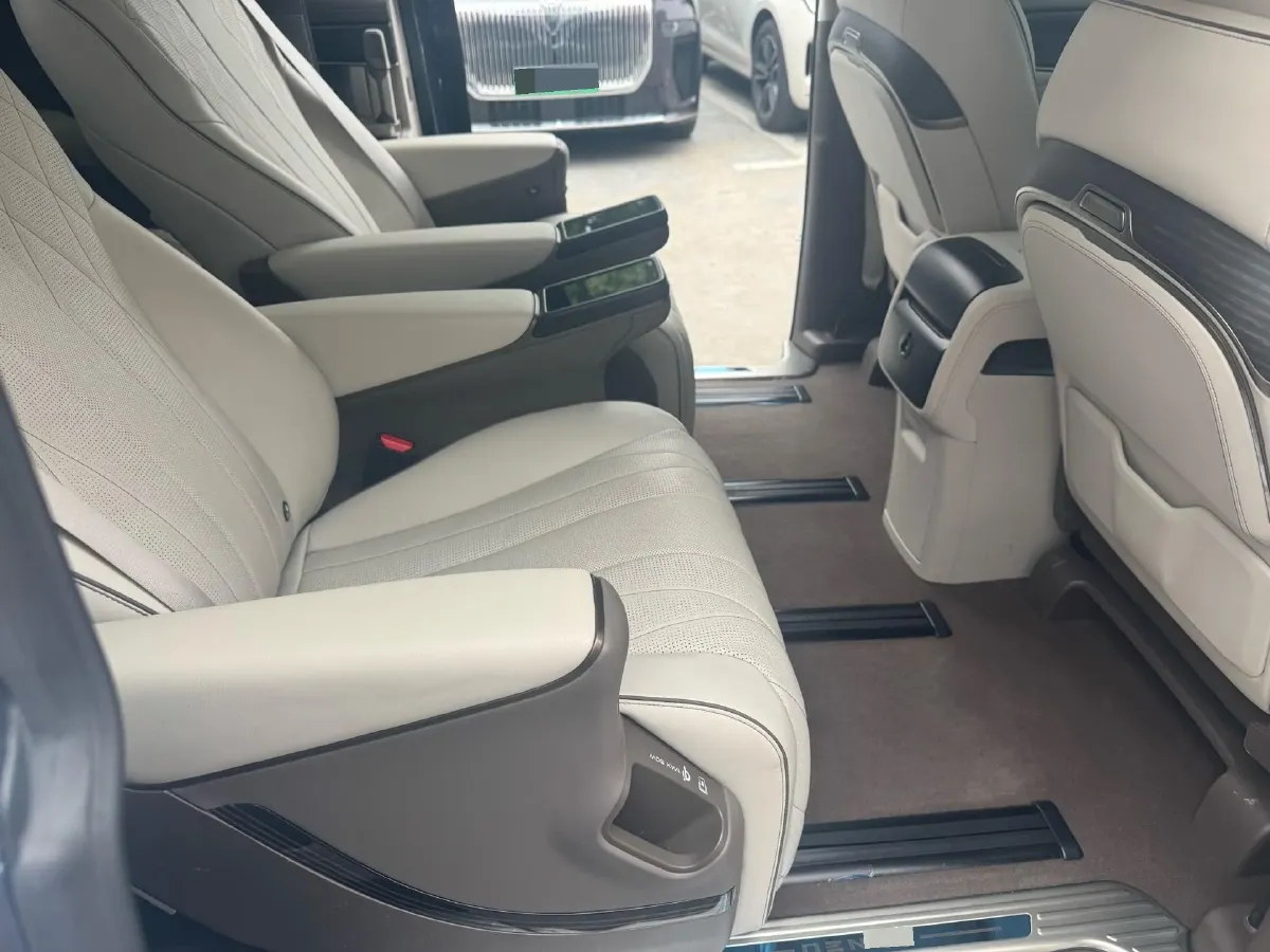 2022 Jaguar XFL 2.0T 250HP L4 8AT,autocango,china used car exporter,china ev exporter,chinese used car exporter,chinese used ev exporter