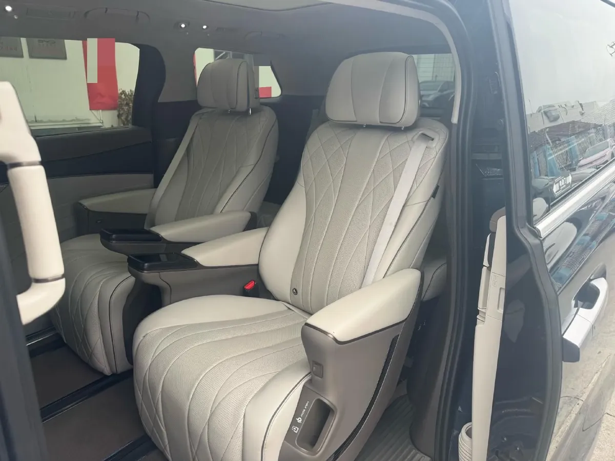 2022 Jaguar XFL 2.0T 250HP L4 8AT,autocango,china used car exporter,china ev exporter,chinese used car exporter,chinese used ev exporter