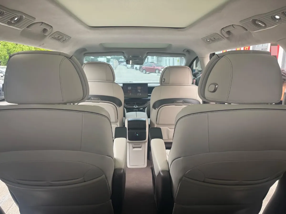 2022 Jaguar XFL 2.0T 250HP L4 8AT,autocango,china used car exporter,china ev exporter,chinese used car exporter,chinese used ev exporter