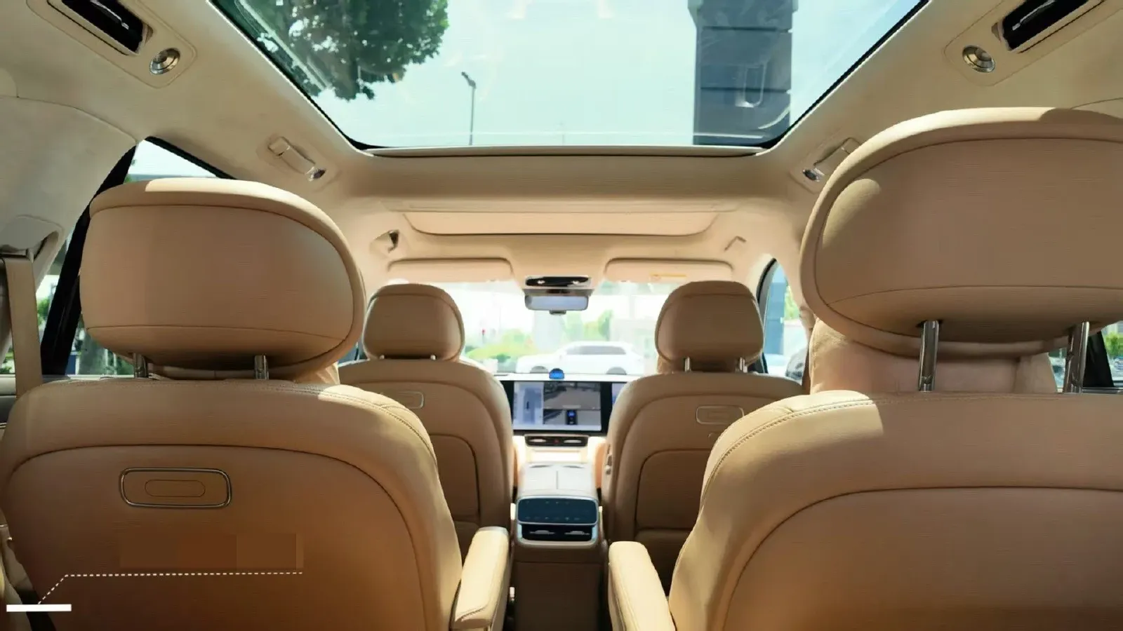 2025 AITO AITO M8 REEV 160HP REEV 53.4KWH,autocango,china used car exporter,china ev exporter,chinese used car exporter,chinese used ev exporter