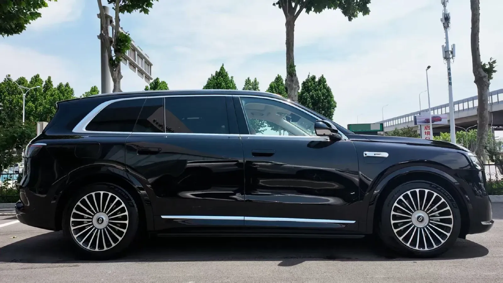 2025 AITO AITO M8 REEV 160HP REEV 53.4KWH,autocango,china used car exporter,china ev exporter,chinese used car exporter,chinese used ev exporter