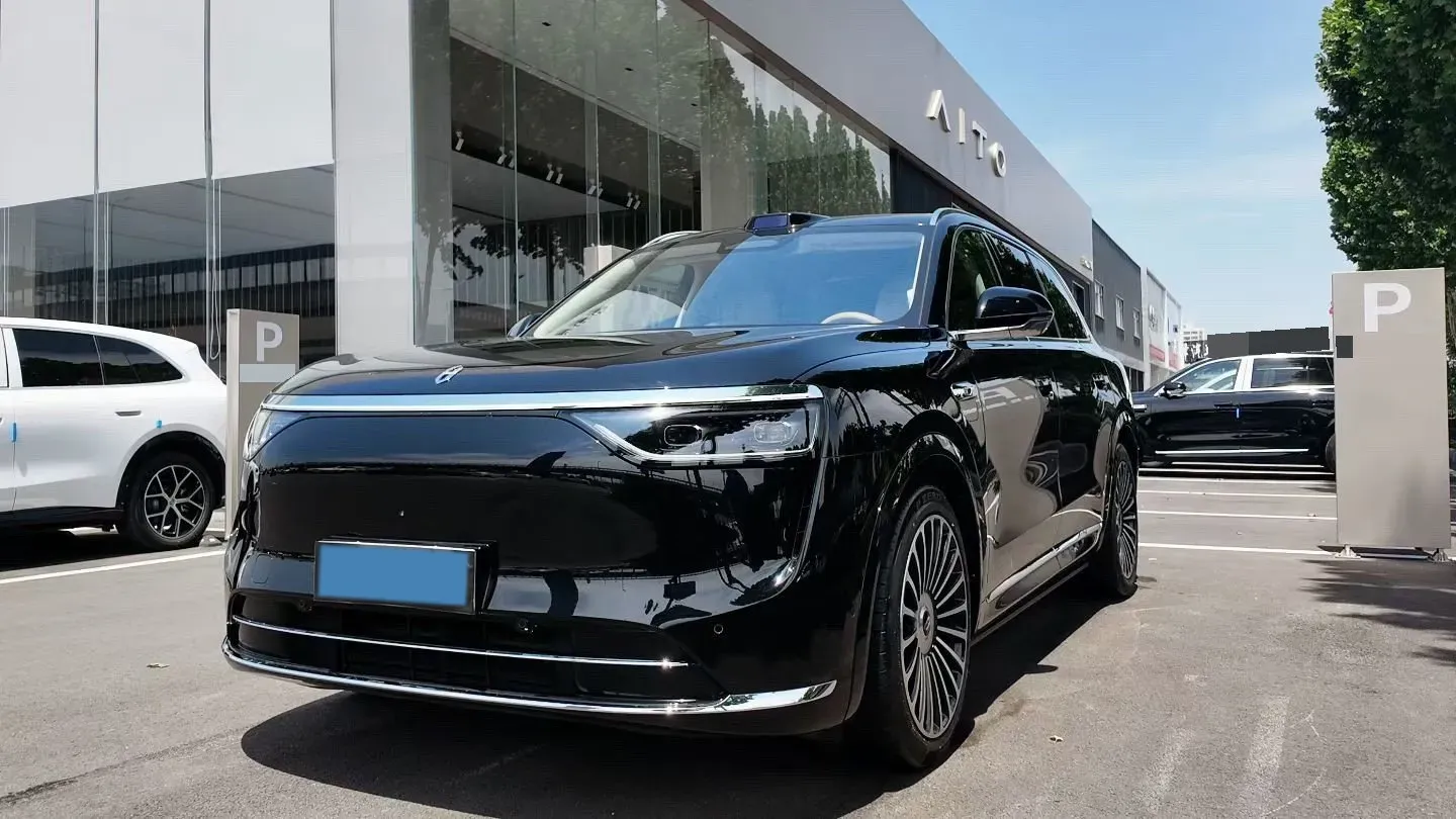 2025 AITO AITO M8 REEV 160HP REEV 53.4KWH,autocango,china used car exporter,china ev exporter,chinese used car exporter,chinese used ev exporter