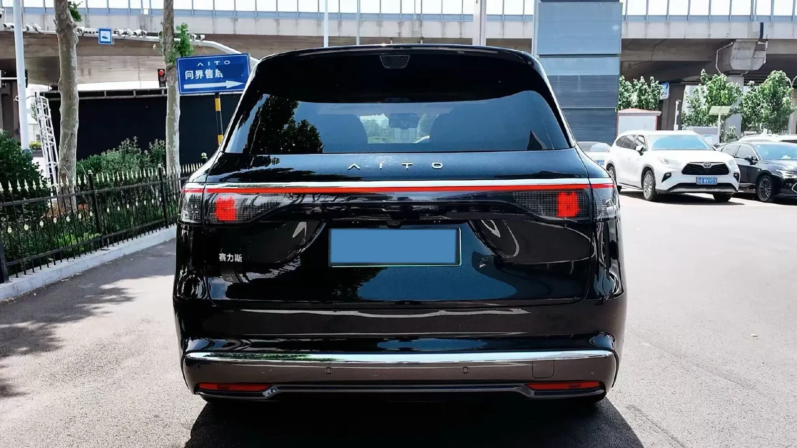 2025 AITO AITO M8 REEV 160HP REEV 53.4KWH,autocango,china used car exporter,china ev exporter,chinese used car exporter,chinese used ev exporter