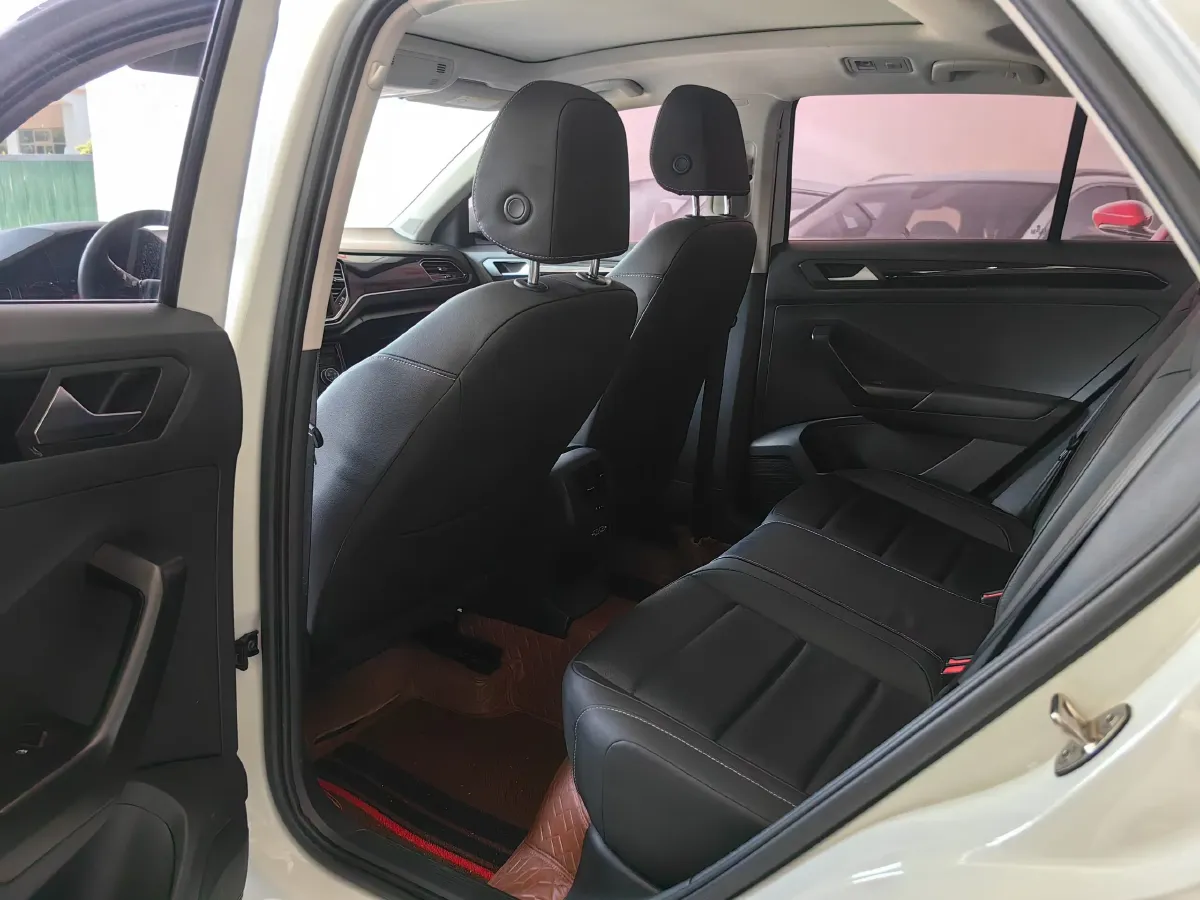 2022 Volkswagen T-Roc 1.4T 150HP L4 7DCT,autocango,china used car exporter,china ev exporter,chinese used car exporter,chinese used ev exporter
