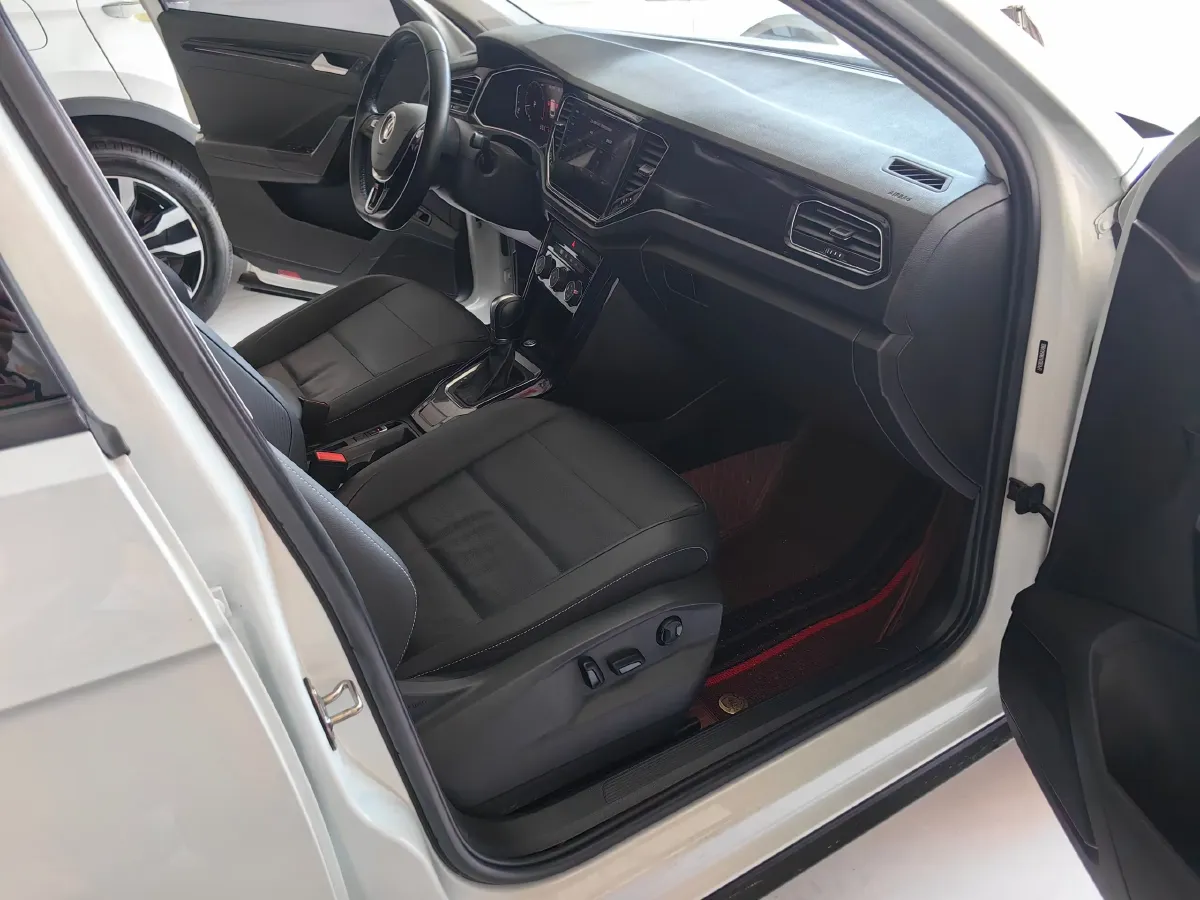 2022 Volkswagen T-Roc 1.4T 150HP L4 7DCT,autocango,china used car exporter,china ev exporter,chinese used car exporter,chinese used ev exporter