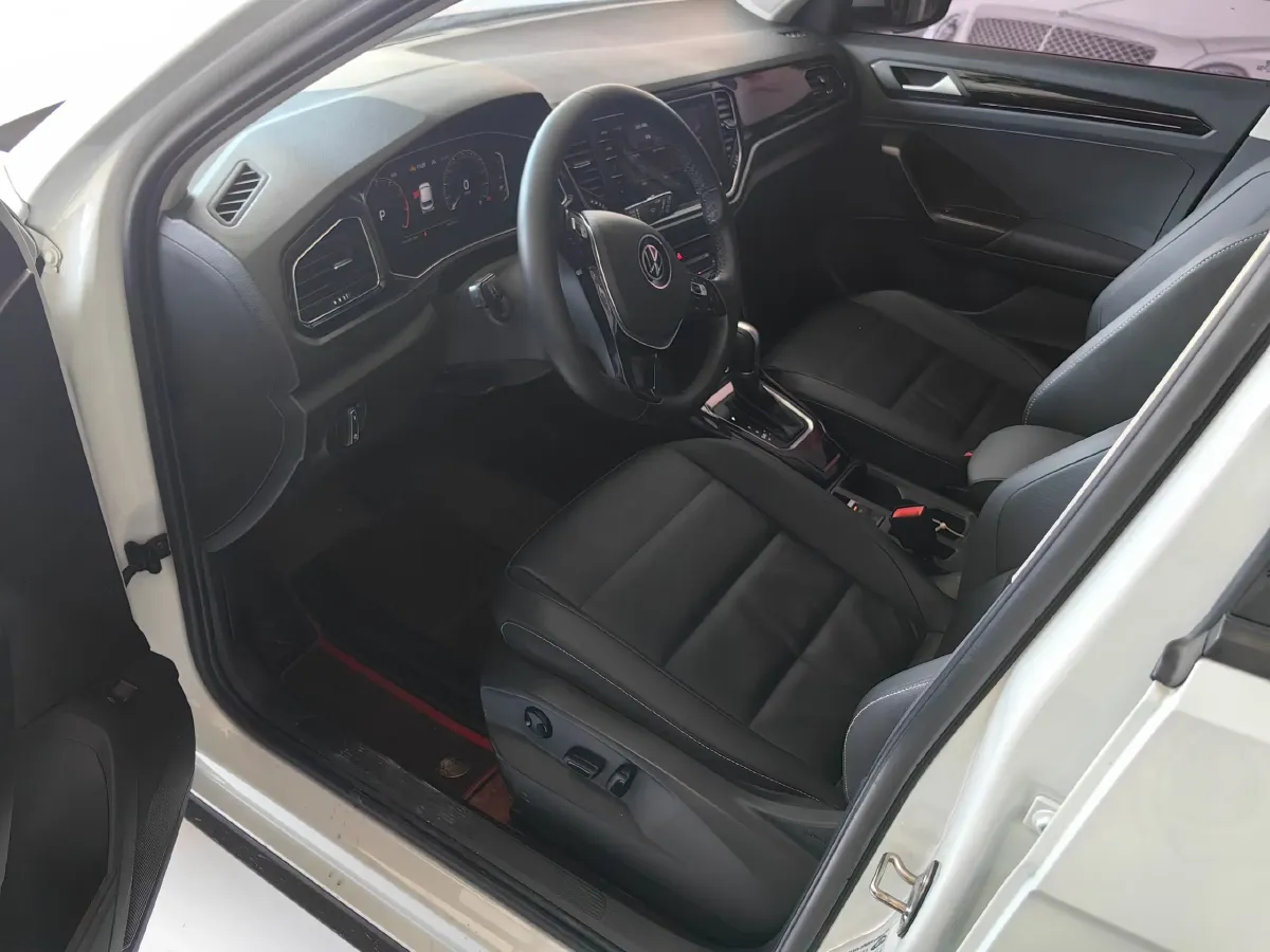 2022 Volkswagen T-Roc 1.4T 150HP L4 7DCT,autocango,china used car exporter,china ev exporter,chinese used car exporter,chinese used ev exporter