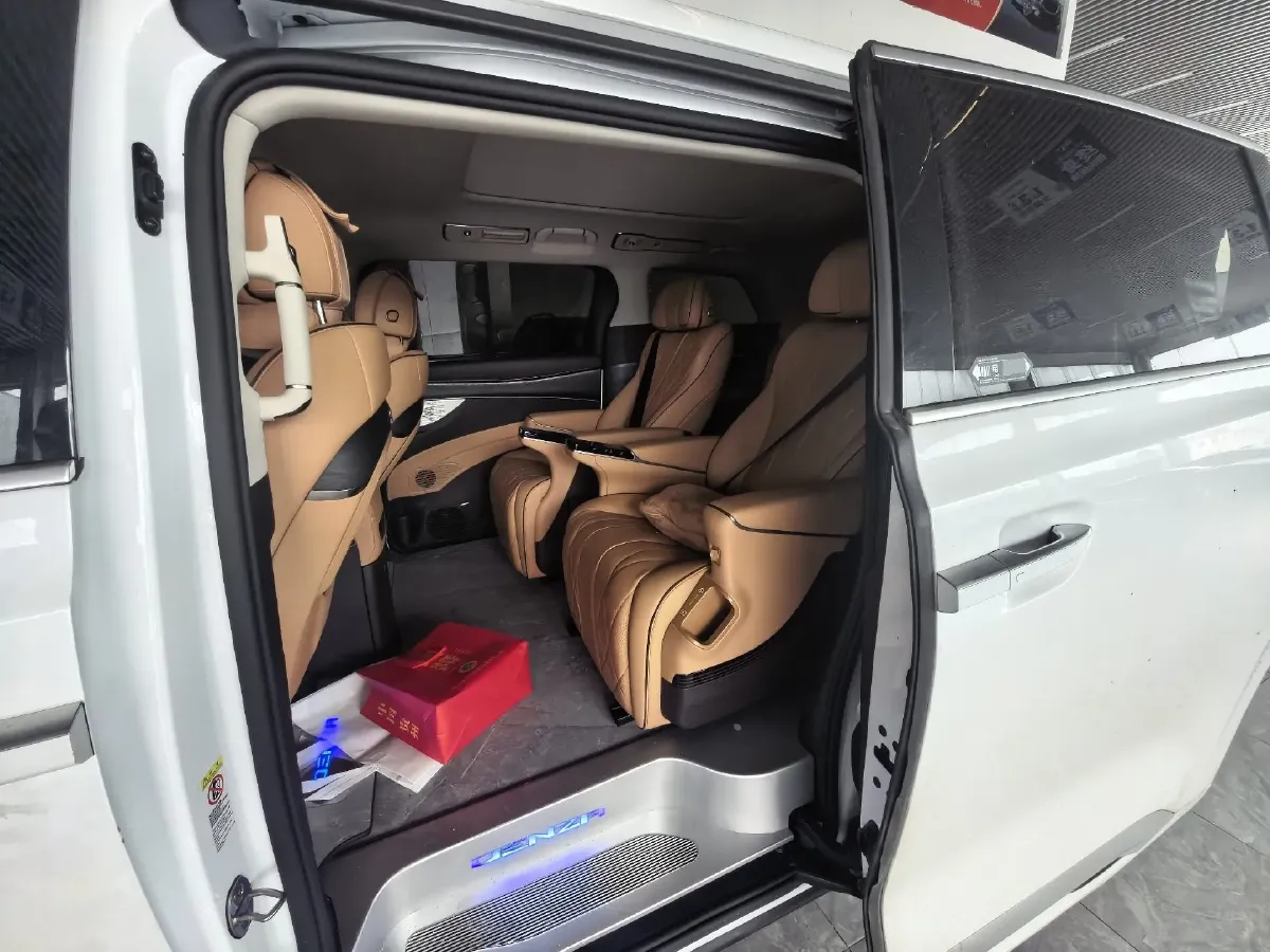 2025 Denza D9 1.5T 156HP L4 E-CVT PHEV 40KWH,autocango,china used car exporter,china ev exporter,chinese used car exporter,chinese used ev exporter