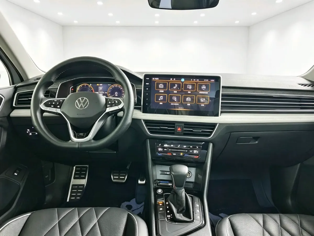 2024 Volkswagen Tiguan L 2.0T 186HP L4 7DCT,autocango,china used car exporter,china ev exporter,chinese used car exporter,chinese used ev exporter