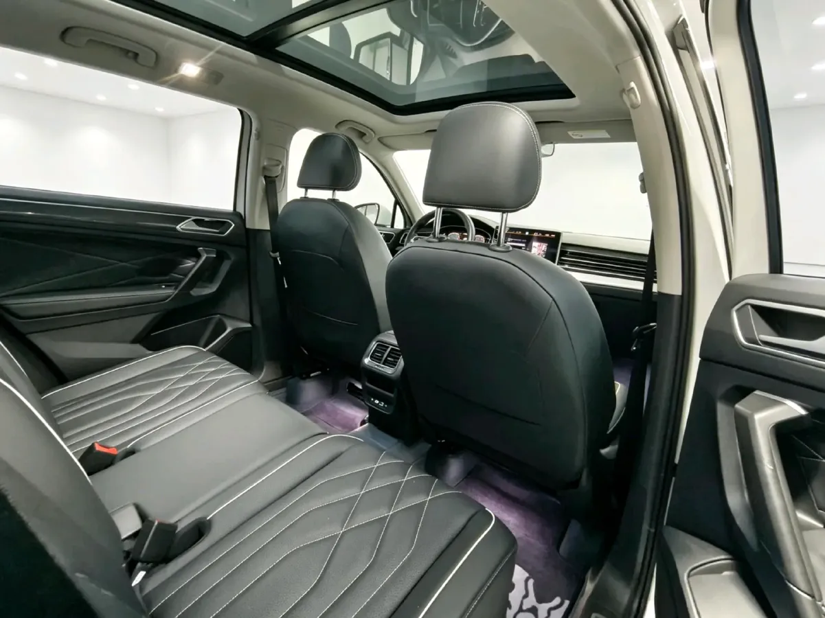 2024 Volkswagen Tiguan L 2.0T 186HP L4 7DCT,autocango,china used car exporter,china ev exporter,chinese used car exporter,chinese used ev exporter