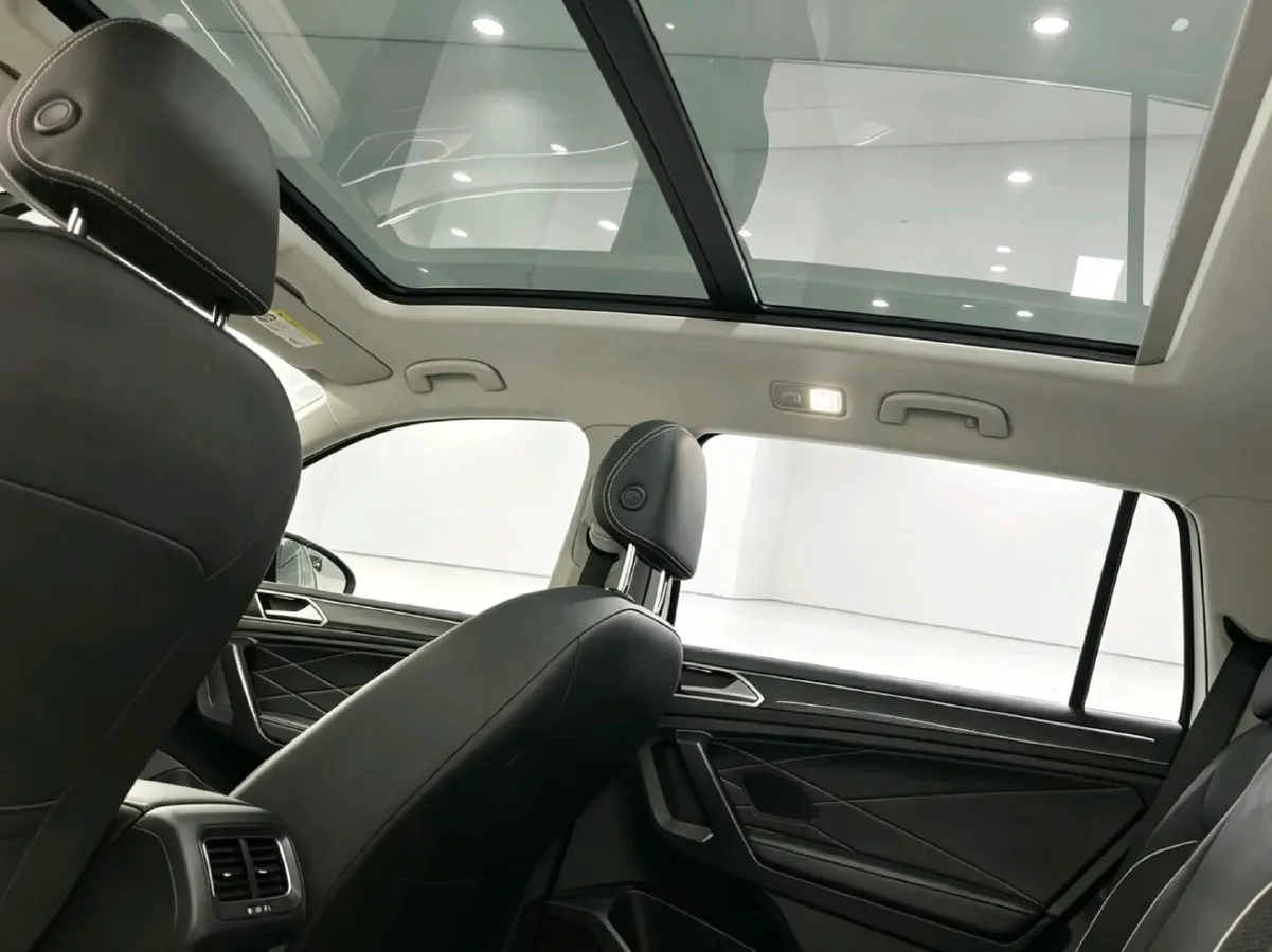 2024 Volkswagen Tiguan L 2.0T 186HP L4 7DCT,autocango,china used car exporter,china ev exporter,chinese used car exporter,chinese used ev exporter