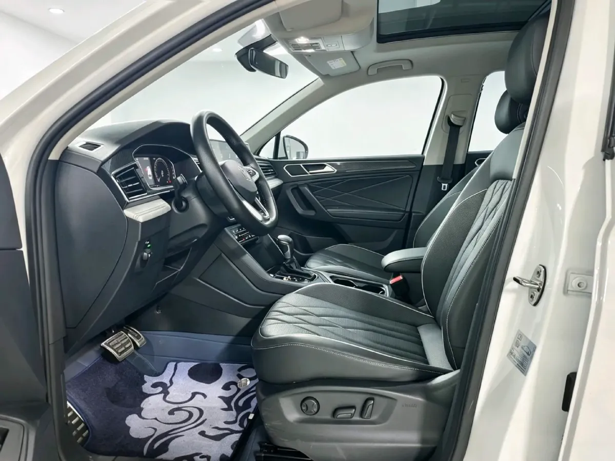2024 Volkswagen Tiguan L 2.0T 186HP L4 7DCT,autocango,china used car exporter,china ev exporter,chinese used car exporter,chinese used ev exporter