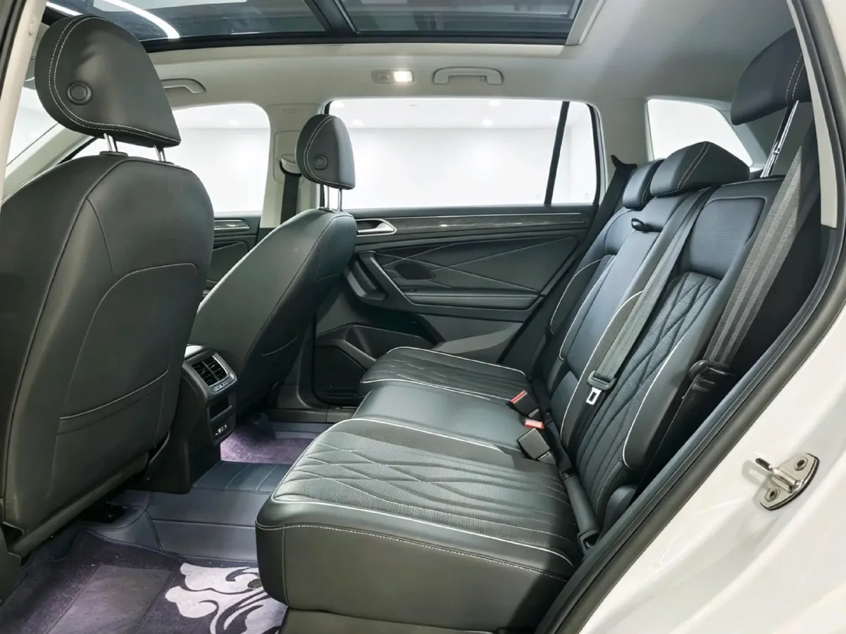 2024 Volkswagen Tiguan L 2.0T 186HP L4 7DCT,autocango,china used car exporter,china ev exporter,chinese used car exporter,chinese used ev exporter