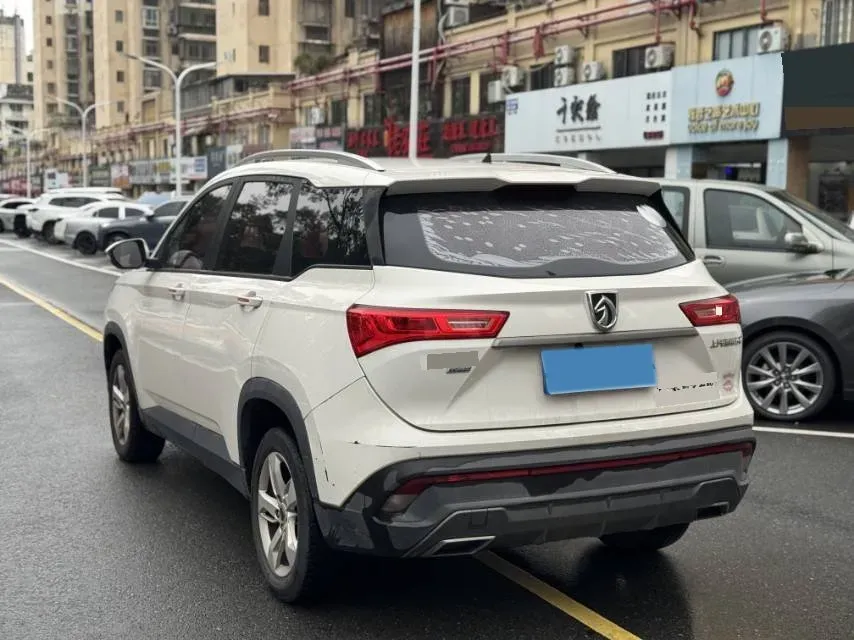 2018 BaoJun 530 1.5T 150HP L4 6MT,autocango,china used car exporter,china ev exporter,chinese used car exporter,chinese used ev exporter