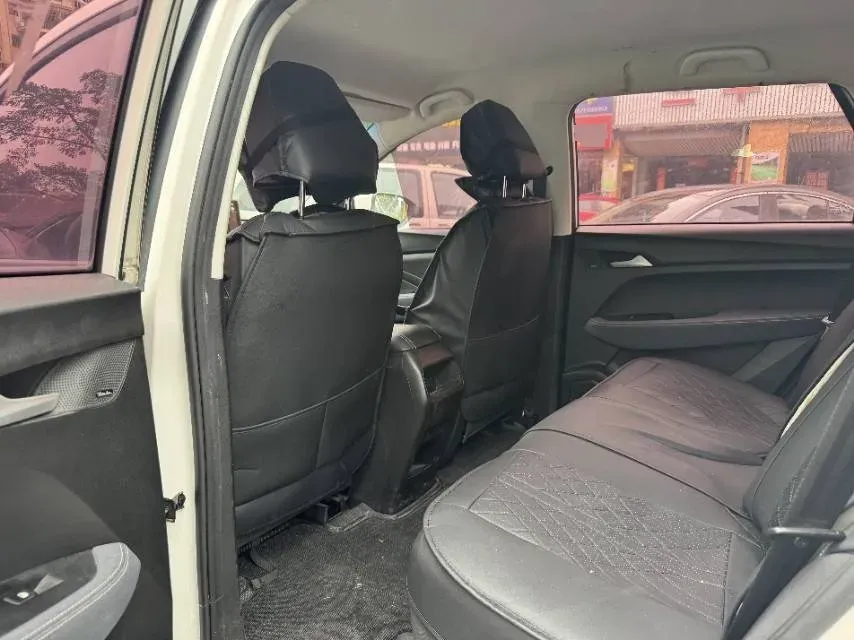 2018 BaoJun 530 1.5T 150HP L4 6MT,autocango,china used car exporter,china ev exporter,chinese used car exporter,chinese used ev exporter