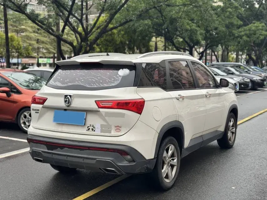 2018 BaoJun 530 1.5T 150HP L4 6MT,autocango,china used car exporter,china ev exporter,chinese used car exporter,chinese used ev exporter